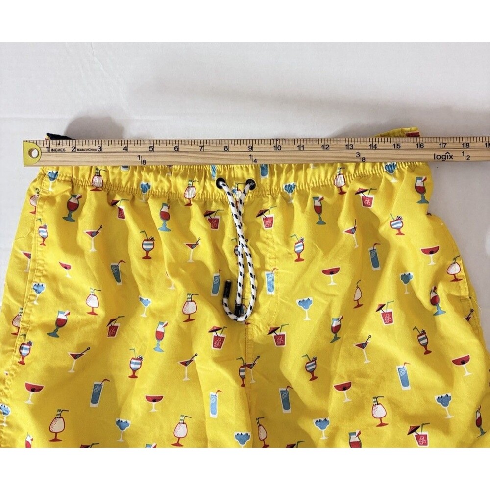 BROKEN Threads Men’s Yellow Cocktail Print Swim Trunks Shorts Size L - Picture 2 of 7